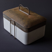 古道具の磁器ボックス-4